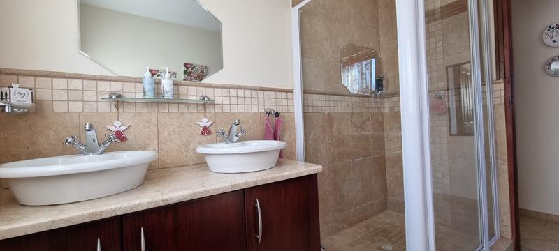 3 Bedroom Property for Sale in Reebok Western Cape